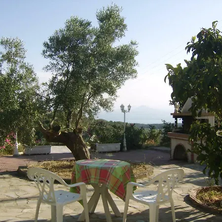 Peace And Quiet In Perachora * لوتراكي